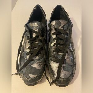CoFi Holly Sneaker in Silver and Black Camo, Size 9